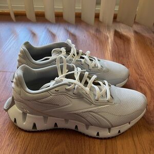 Reebok Zig Dynamica 4 Running Shoes/White Athletic Sneakers